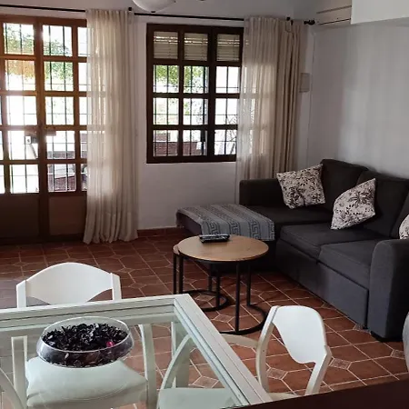 Chalet Junto Al Mar Con Jardin Privado *